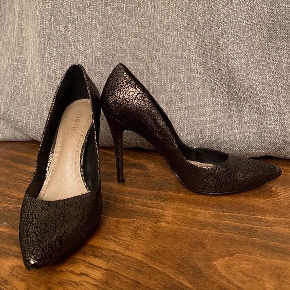 Charles David Pewter Textured Leather Pump - Picture 3 of 3